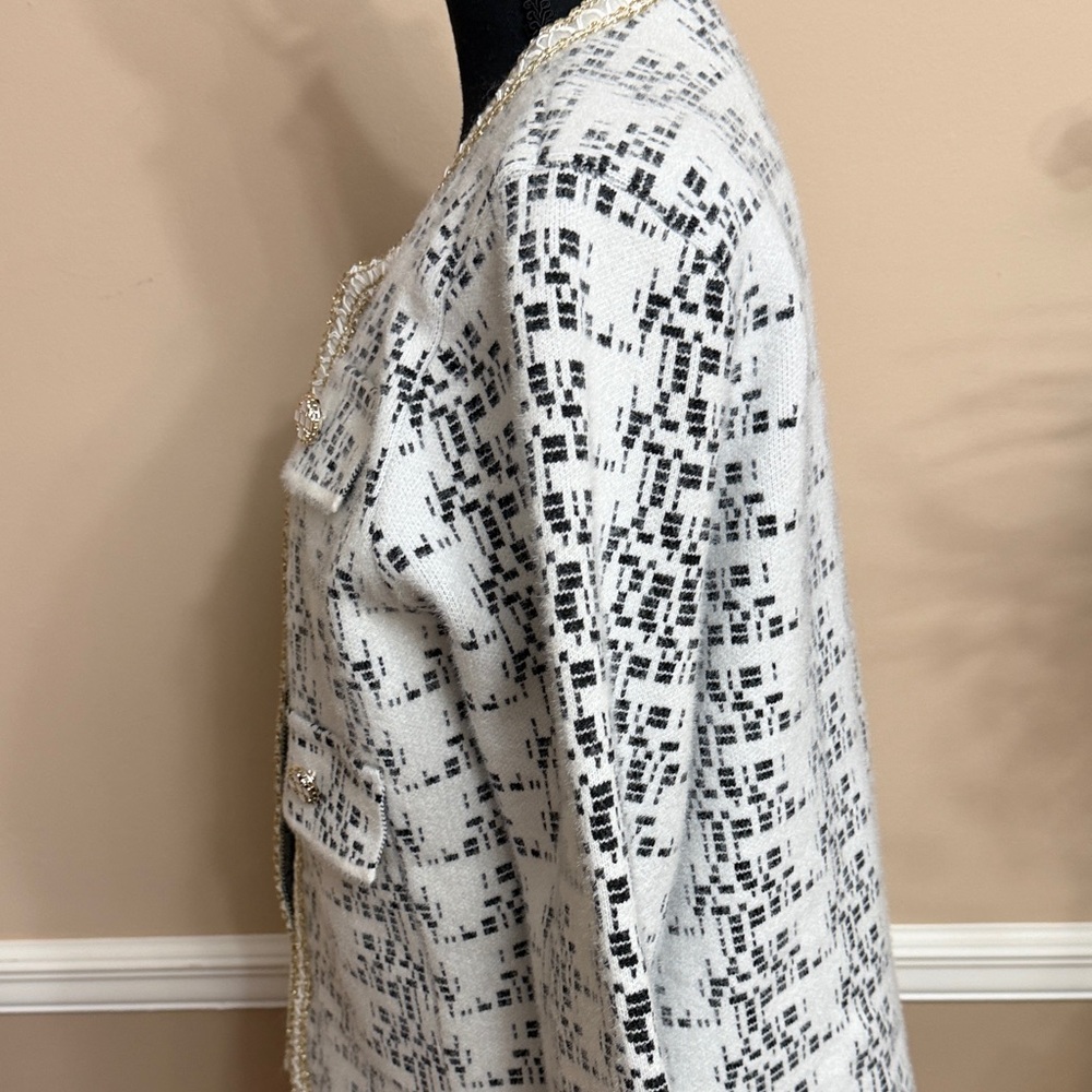 Elegant Black and White Tweed Blazer - Picture 10 of 15
